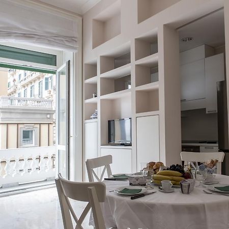 Casa San Carlo Apartment เนเปิลส์ ภายนอก รูปภาพ