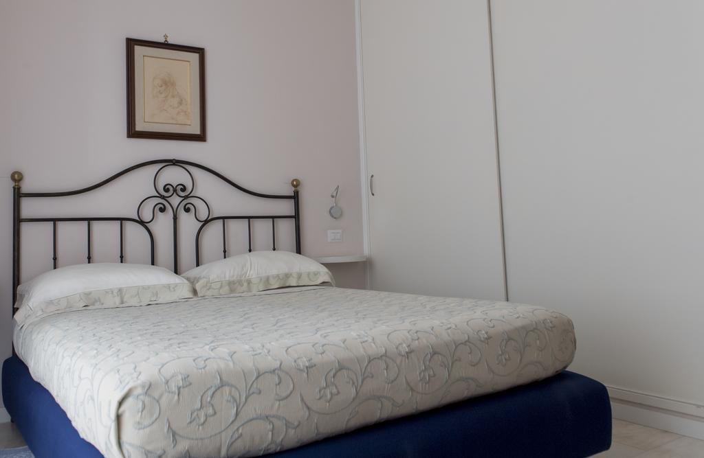 Casa San Carlo Apartment เนเปิลส์ ภายนอก รูปภาพ