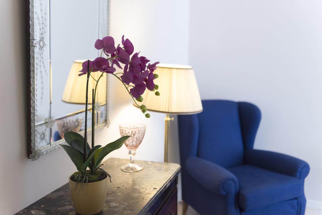 Casa San Carlo Apartment เนเปิลส์ ภายนอก รูปภาพ