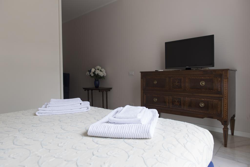 Casa San Carlo Apartment เนเปิลส์ ภายนอก รูปภาพ